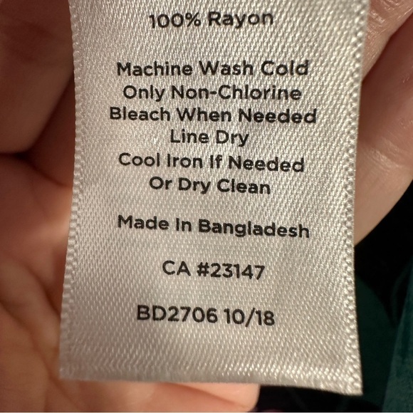 Talbots Outlet M tunic top, navy/floral, rayon, flowy, long sleeve, fall, autumn - Picture 5 of 7